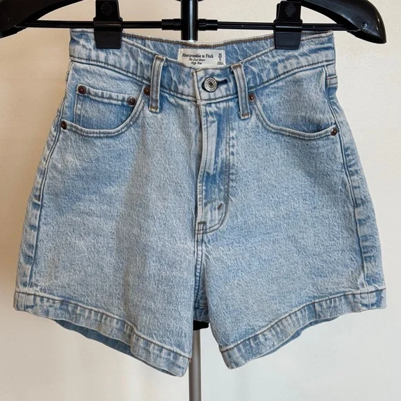 Abercrombie & Fitch Curve Love Light Blue High Waist Denim Dad Shorts W25 - Picture 1 of 3